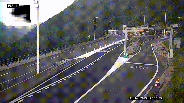 <h2>Caméra avant le péage du tunnel du Mont-Blanc, côté entrée France à Chamonix-Mont-Blanc, à la fin de la N205</h2>
