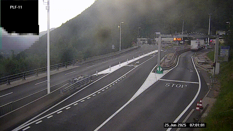 <h2>Caméra avant le péage du tunnel du Mont-Blanc, côté entrée France à Chamonix-Mont-Blanc, à la fin de la N205</h2>