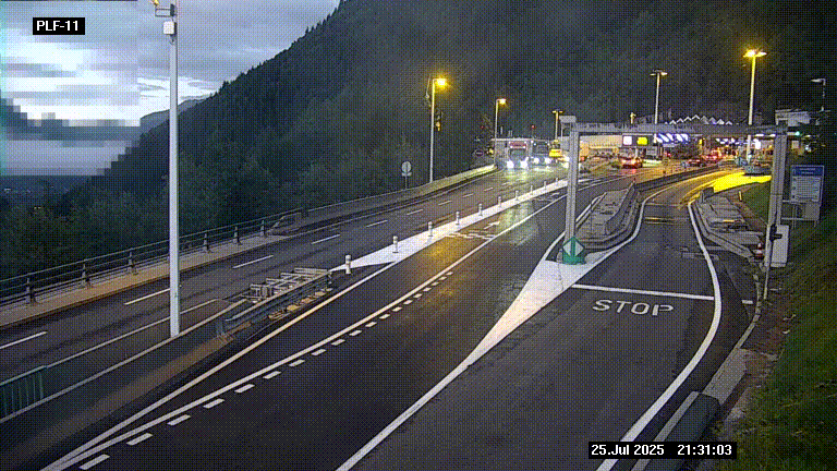 <h2>Caméra avant le péage du tunnel du Mont-Blanc, côté entrée France à Chamonix-Mont-Blanc, à la fin de la N205</h2>