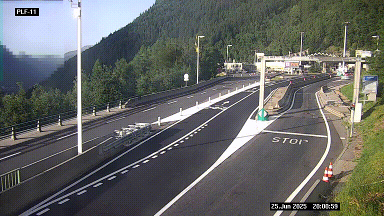 <h2>Caméra avant le péage du tunnel du Mont-Blanc, côté entrée France à Chamonix-Mont-Blanc, à la fin de la N205</h2>