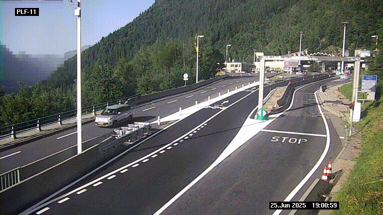 <h2>Caméra avant le péage du tunnel du Mont-Blanc, côté entrée France à Chamonix-Mont-Blanc, à la fin de la N205</h2>