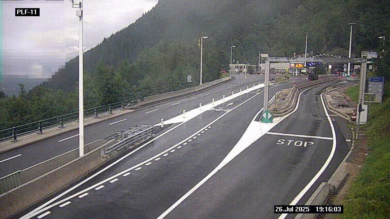 <h2>Caméra avant le péage du tunnel du Mont-Blanc, côté entrée France à Chamonix-Mont-Blanc, à la fin de la N205</h2>