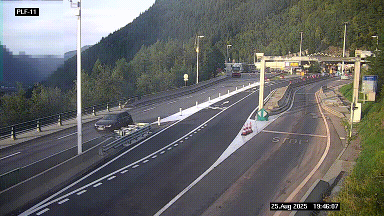 <h2>Caméra avant le péage du tunnel du Mont-Blanc, côté entrée France à Chamonix-Mont-Blanc, à la fin de la N205</h2>