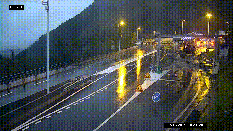 <h2>Caméra avant le péage du tunnel du Mont-Blanc, côté entrée France à Chamonix-Mont-Blanc, à la fin de la N205</h2>