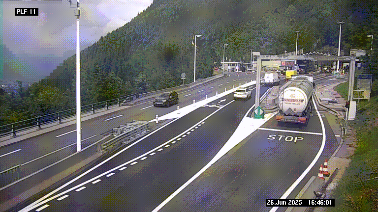 <h2>Caméra avant le péage du tunnel du Mont-Blanc, côté entrée France à Chamonix-Mont-Blanc, à la fin de la N205</h2>