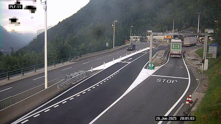 <h2>Caméra avant le péage du tunnel du Mont-Blanc, côté entrée France à Chamonix-Mont-Blanc, à la fin de la N205</h2>