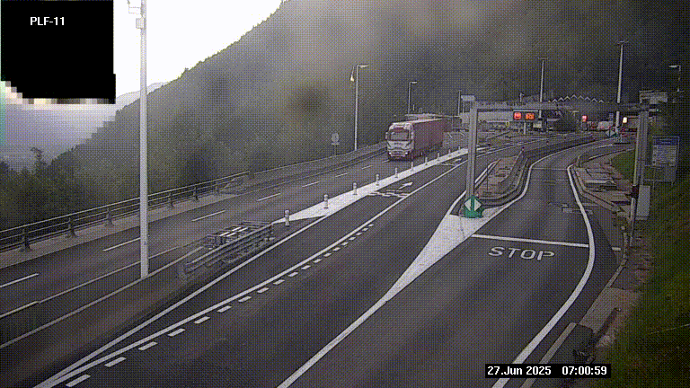 <h2>Caméra avant le péage du tunnel du Mont-Blanc, côté entrée France à Chamonix-Mont-Blanc, à la fin de la N205</h2>