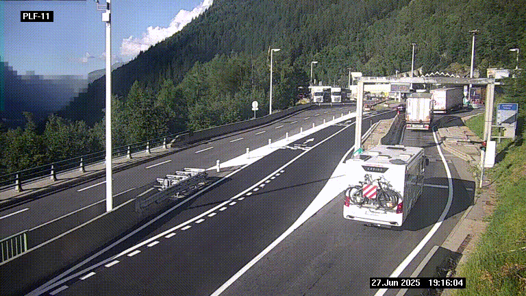<h2>Caméra avant le péage du tunnel du Mont-Blanc, côté entrée France à Chamonix-Mont-Blanc, à la fin de la N205</h2>