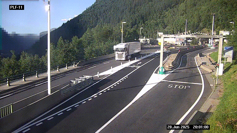 <h2>Caméra avant le péage du tunnel du Mont-Blanc, côté entrée France à Chamonix-Mont-Blanc, à la fin de la N205</h2>