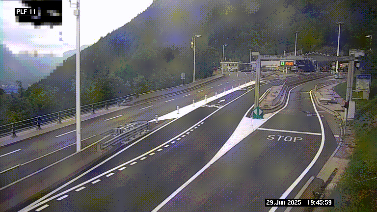 <h2>Caméra avant le péage du tunnel du Mont-Blanc, côté entrée France à Chamonix-Mont-Blanc, à la fin de la N205</h2>