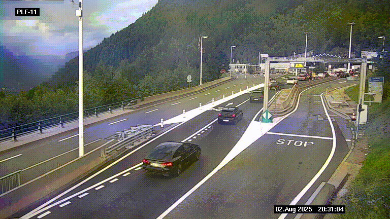 <h2>Caméra avant le péage du tunnel du Mont-Blanc, côté entrée France à Chamonix-Mont-Blanc, à la fin de la N205</h2>