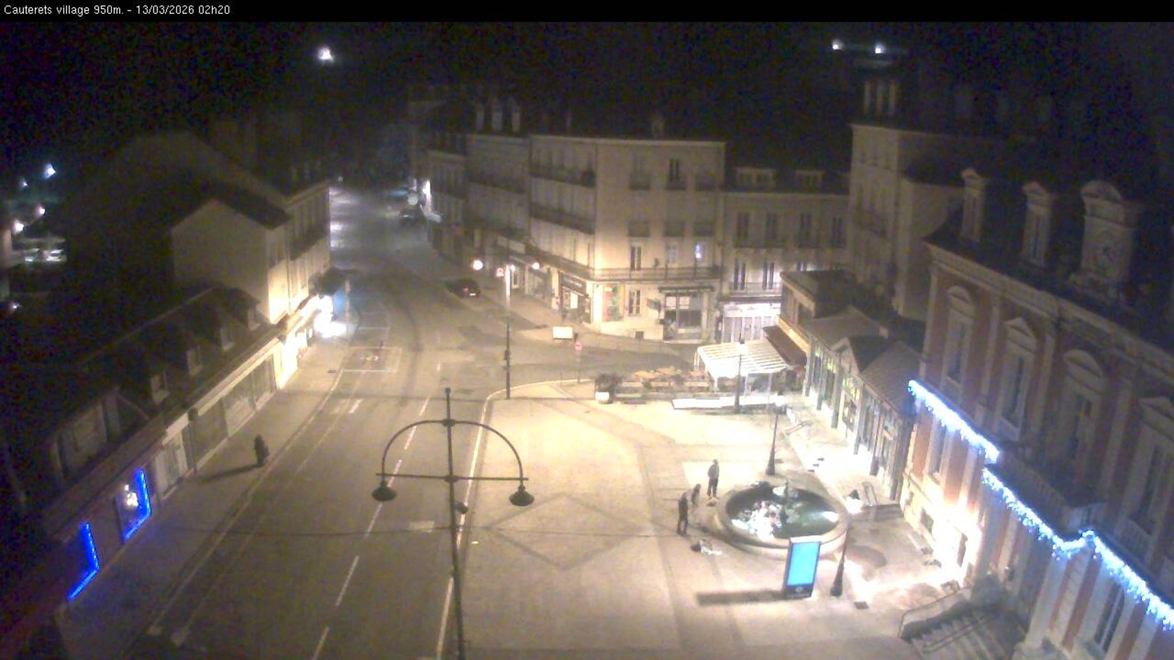 Webcam dans le village de Cauterets à 945 mètres d'altitude dans les Pyrénées. Vue sur la D920