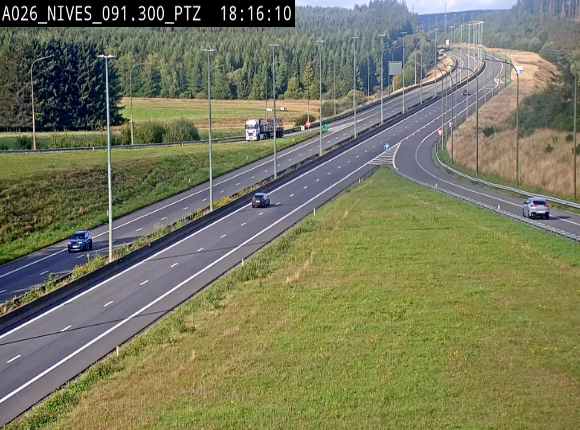 <h2>Webcam autoroute A26/E25 à hauteur de Vaux-sur-Sûre (Nives), à la jonction avec la N848 en direction de Liège - BK 91,3</h2>