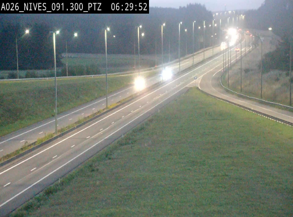 <h2>Webcam autoroute A26/E25 à hauteur de Vaux-sur-Sûre (Nives), à la jonction avec la N848 en direction de Liège - BK 91,3</h2>