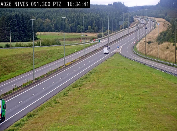 <h2>Webcam autoroute A26/E25 à hauteur de Vaux-sur-Sûre (Nives), à la jonction avec la N848 en direction de Liège - BK 91,3</h2>