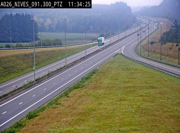<h2>Webcam autoroute A26/E25 à hauteur de Vaux-sur-Sûre (Nives), à la jonction avec la N848 en direction de Liège - BK 91,3</h2>