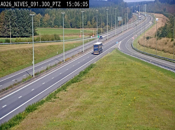 <h2>Webcam autoroute A26/E25 à hauteur de Vaux-sur-Sûre (Nives), à la jonction avec la N848 en direction de Liège - BK 91,3</h2>