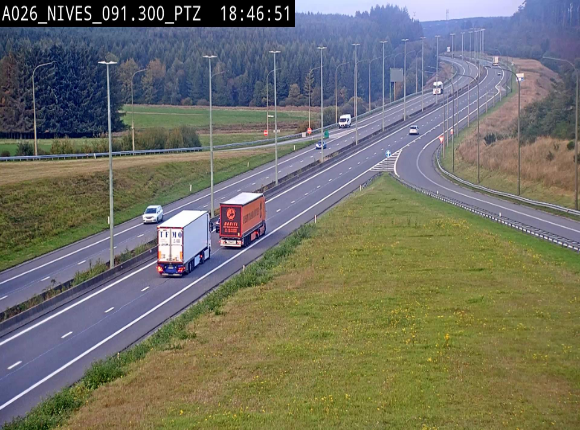 Webcam autoroute A26/E25 à hauteur de Vaux-sur-Sûre (Nives), à la jonction avec la N848 en direction de Liège - BK 91,3
