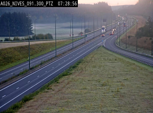 <h2>Webcam autoroute A26/E25 à hauteur de Vaux-sur-Sûre (Nives), à la jonction avec la N848 en direction de Liège - BK 91,3</h2>