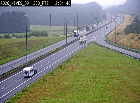 <h2>Webcam autoroute A26/E25 à hauteur de Vaux-sur-Sûre (Nives), à la jonction avec la N848 en direction de Liège - BK 91,3</h2>