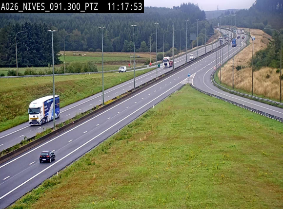 <h2>Webcam autoroute A26/E25 à hauteur de Vaux-sur-Sûre (Nives), à la jonction avec la N848 en direction de Liège - BK 91,3</h2>