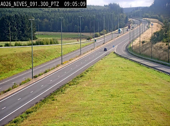 <h2>Webcam autoroute A26/E25 à hauteur de Vaux-sur-Sûre (Nives), à la jonction avec la N848 en direction de Liège - BK 91,3</h2>