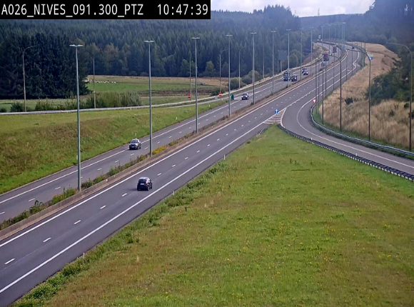 <h2>Webcam autoroute A26/E25 à hauteur de Vaux-sur-Sûre (Nives), à la jonction avec la N848 en direction de Liège - BK 91,3</h2>