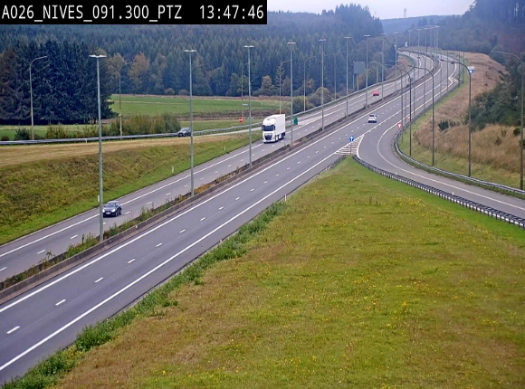 <h2>Webcam autoroute A26/E25 à hauteur de Vaux-sur-Sûre (Nives), à la jonction avec la N848 en direction de Liège - BK 91,3</h2>