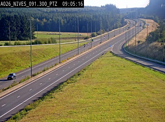 <h2>Webcam autoroute A26/E25 à hauteur de Vaux-sur-Sûre (Nives), à la jonction avec la N848 en direction de Liège - BK 91,3</h2>