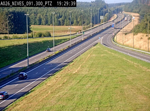 <h2>Webcam autoroute A26/E25 à hauteur de Vaux-sur-Sûre (Nives), à la jonction avec la N848 en direction de Liège - BK 91,3</h2>