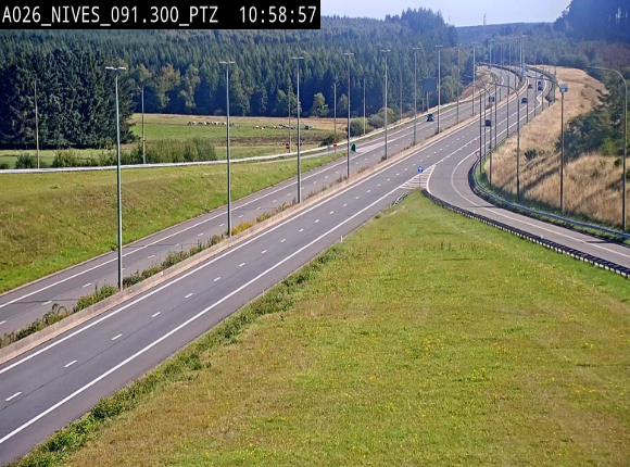 <h2>Webcam autoroute A26/E25 à hauteur de Vaux-sur-Sûre (Nives), à la jonction avec la N848 en direction de Liège - BK 91,3</h2>