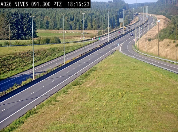 <h2>Webcam autoroute A26/E25 à hauteur de Vaux-sur-Sûre (Nives), à la jonction avec la N848 en direction de Liège - BK 91,3</h2>