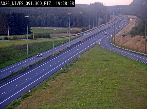 <h2>Webcam autoroute A26/E25 à hauteur de Vaux-sur-Sûre (Nives), à la jonction avec la N848 en direction de Liège - BK 91,3</h2>
