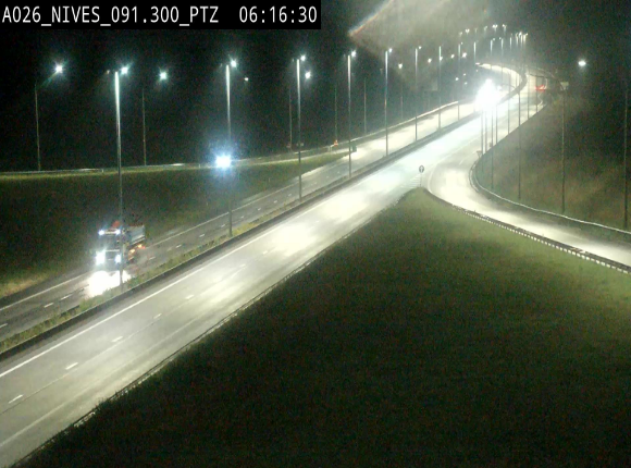 <h2>Webcam autoroute A26/E25 à hauteur de Vaux-sur-Sûre (Nives), à la jonction avec la N848 en direction de Liège - BK 91,3</h2>