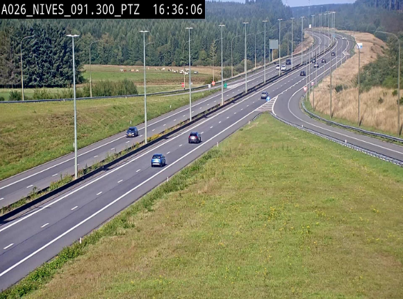 <h2>Webcam autoroute A26/E25 à hauteur de Vaux-sur-Sûre (Nives), à la jonction avec la N848 en direction de Liège - BK 91,3</h2>