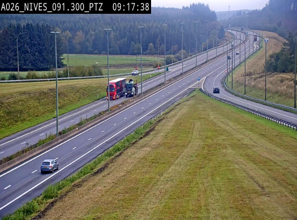 <h2>Webcam autoroute A26/E25 à hauteur de Vaux-sur-Sûre (Nives), à la jonction avec la N848 en direction de Liège - BK 91,3</h2>