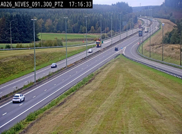 <h2>Webcam autoroute A26/E25 à hauteur de Vaux-sur-Sûre (Nives), à la jonction avec la N848 en direction de Liège - BK 91,3</h2>