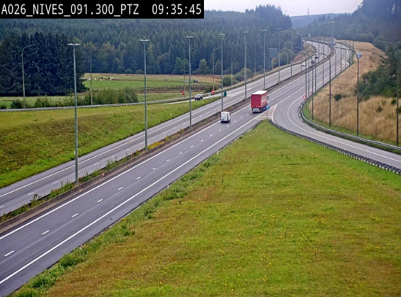 <h2>Webcam autoroute A26/E25 à hauteur de Vaux-sur-Sûre (Nives), à la jonction avec la N848 en direction de Liège - BK 91,3</h2>