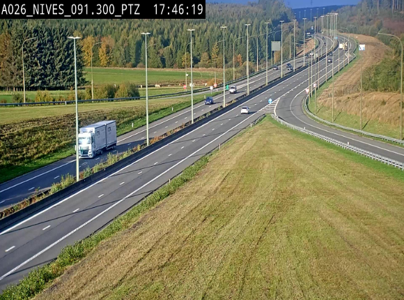 <h2>Webcam autoroute A26/E25 à hauteur de Vaux-sur-Sûre (Nives), à la jonction avec la N848 en direction de Liège - BK 91,3</h2>