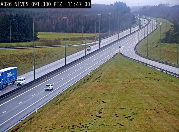 <h2>Webcam autoroute A26/E25 à hauteur de Vaux-sur-Sûre (Nives), à la jonction avec la N848 en direction de Liège - BK 91,3</h2>