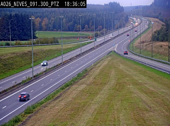 <h2>Webcam autoroute A26/E25 à hauteur de Vaux-sur-Sûre (Nives), à la jonction avec la N848 en direction de Liège - BK 91,3</h2>