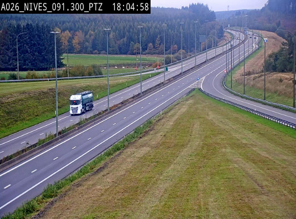 <h2>Webcam autoroute A26/E25 à hauteur de Vaux-sur-Sûre (Nives), à la jonction avec la N848 en direction de Liège - BK 91,3</h2>