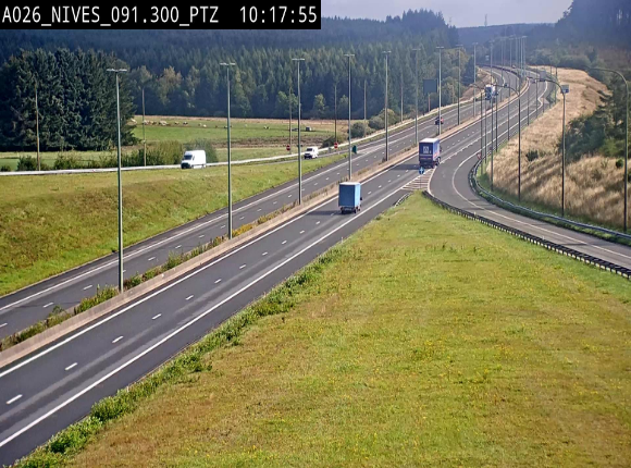 <h2>Webcam autoroute A26/E25 à hauteur de Vaux-sur-Sûre (Nives), à la jonction avec la N848 en direction de Liège - BK 91,3</h2>
