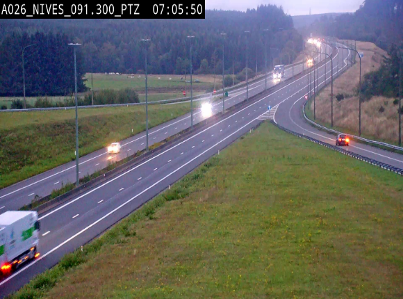 <h2>Webcam autoroute A26/E25 à hauteur de Vaux-sur-Sûre (Nives), à la jonction avec la N848 en direction de Liège - BK 91,3</h2>