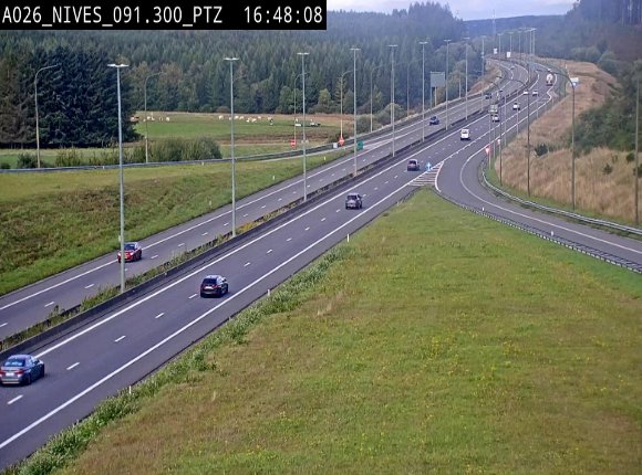 <h2>Webcam autoroute A26/E25 à hauteur de Vaux-sur-Sûre (Nives), à la jonction avec la N848 en direction de Liège - BK 91,3</h2>