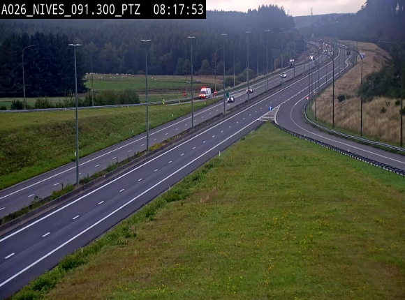 <h2>Webcam autoroute A26/E25 à hauteur de Vaux-sur-Sûre (Nives), à la jonction avec la N848 en direction de Liège - BK 91,3</h2>
