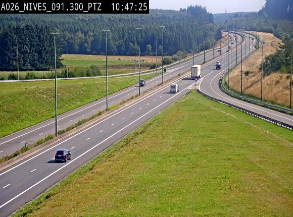 <h2>Webcam autoroute A26/E25 à hauteur de Vaux-sur-Sûre (Nives), à la jonction avec la N848 en direction de Liège - BK 91,3</h2>