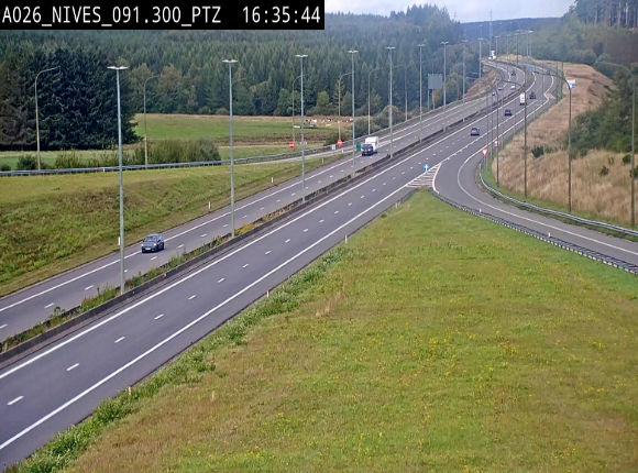 <h2>Webcam autoroute A26/E25 à hauteur de Vaux-sur-Sûre (Nives), à la jonction avec la N848 en direction de Liège - BK 91,3</h2>