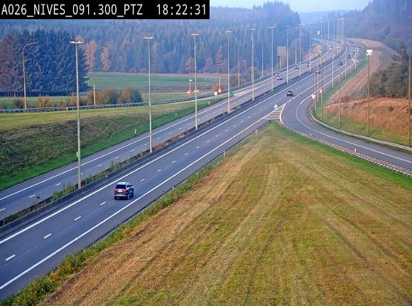 <h2>Webcam autoroute A26/E25 à hauteur de Vaux-sur-Sûre (Nives), à la jonction avec la N848 en direction de Liège - BK 91,3</h2>