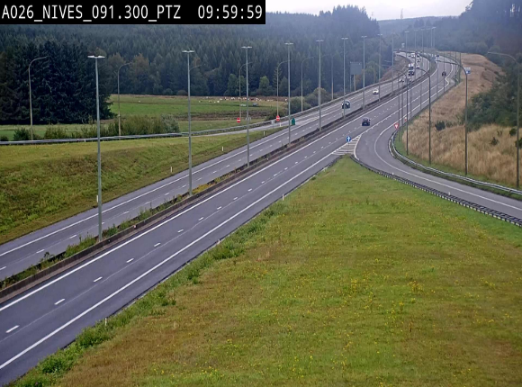<h2>Webcam autoroute A26/E25 à hauteur de Vaux-sur-Sûre (Nives), à la jonction avec la N848 en direction de Liège - BK 91,3</h2>